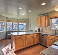 Family Home w/ Yard  5 Mi to Breweries Parks - Accommodation Rooms