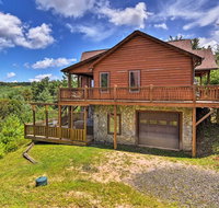 Fleetwood Cabin with Hot Tub Near Blue Ridge Pkwy! - Accommodation Rooms