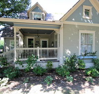 Folk Victorian Circa 1984 Hisotrical Downtown - Accommodation Rooms