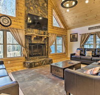 Four Season Family Cabin with Hot Tub, Deck & Views! - Accommodation Rooms