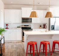 Freedom Vacation Rentals Condos with Mountain Views - Accommodation Rooms