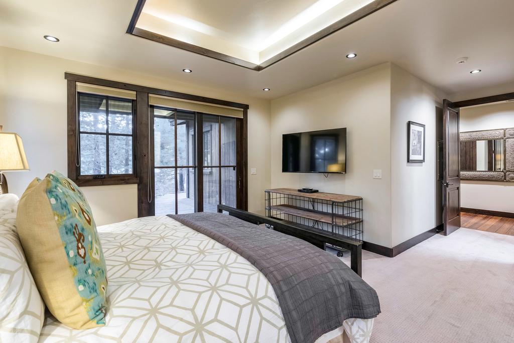 Ghirard Truckee Home - thumb 2
