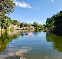 Gorgeous 6000+SF Art-Filled Waterfront Lake Travis - Accommodation Rooms