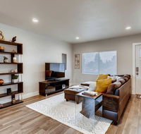 Gorgeous Contemporary 4 BDRM / 2 BATH Home - Accommodation Rooms