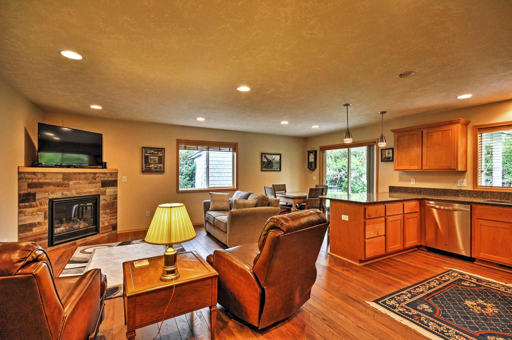 Hammond Home, 2 Blocks To Marina & Columbia River! - thumb 0