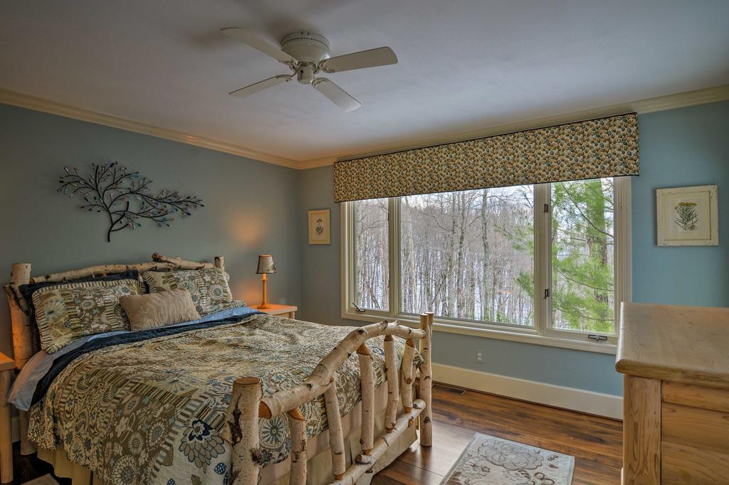 Harbor Springs Family Home With Access To Clubhouse! - thumb 3