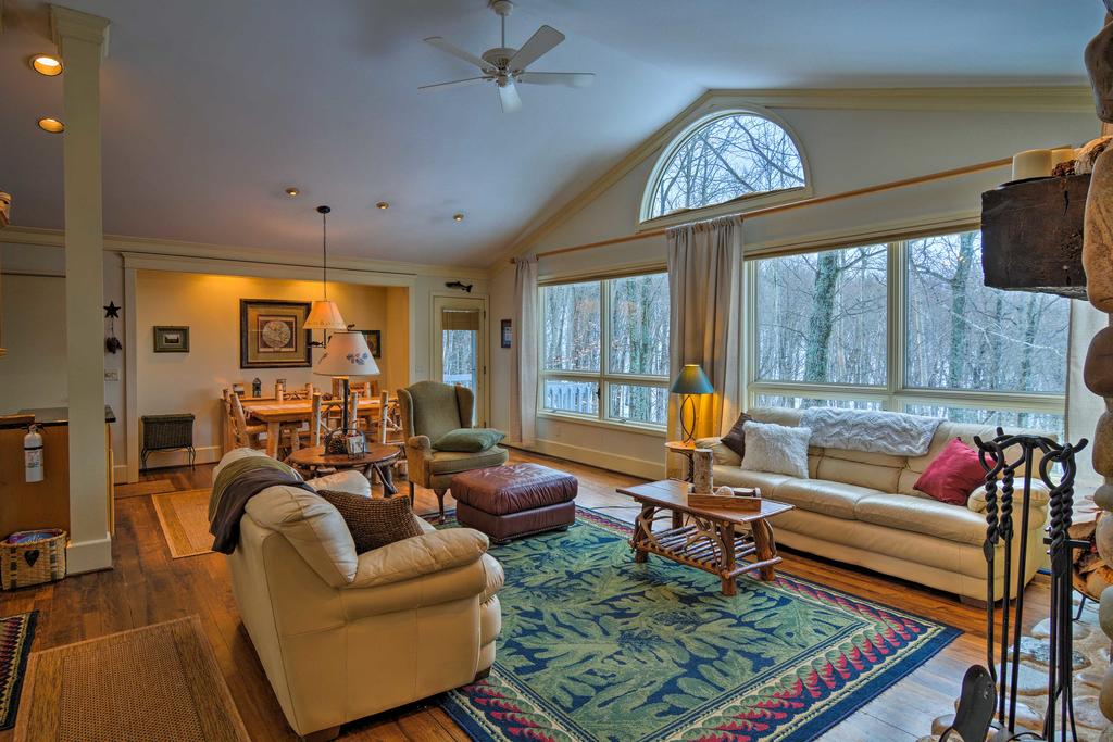 Harbor Springs Family Home With Access To Clubhouse! - thumb 2