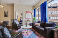High-Class Downtown High Rise Sleeps 8 w/ Pool Accommodation Rooms