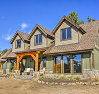 Hillside Pine Home on 12.6 Acres w/Mountain Views - Accommodation Rooms