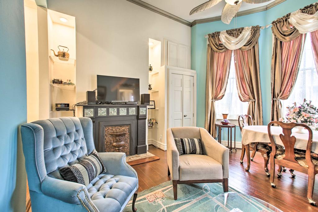 Historic Apt With Courtyard Off St Charles Ave! - thumb 0