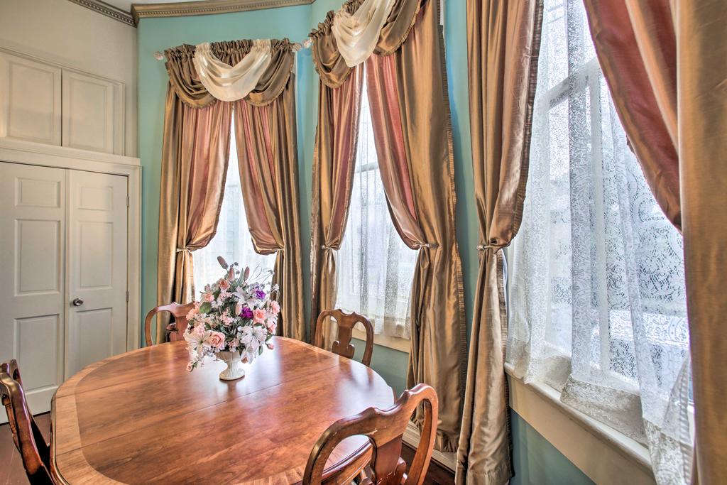 Historic Apt With Courtyard Off St Charles Ave! - thumb 1