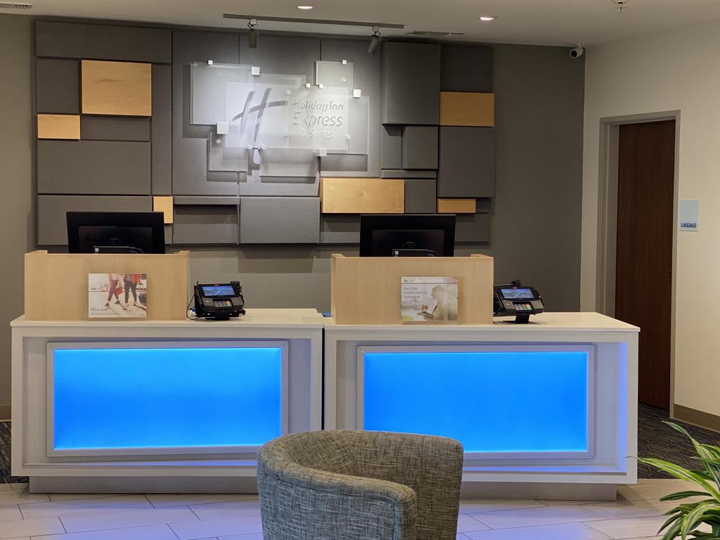 Holiday Inn Express & Suites Junction - thumb 3