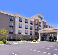 Holiday Inn Express  Suites Selma - Accommodation Rooms