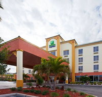 Holiday Inn Express Hotel & Suites Cocoa Beach - Accommodation Rooms
