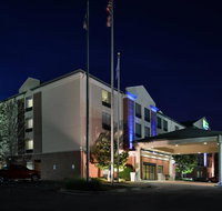 Holiday Inn Express Hotel  Suites Milwaukee-New Berlin - Accommodation Rooms