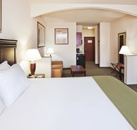 Holiday Inn Express Hotel and Suites Corsicana I-45 - Accommodation Rooms