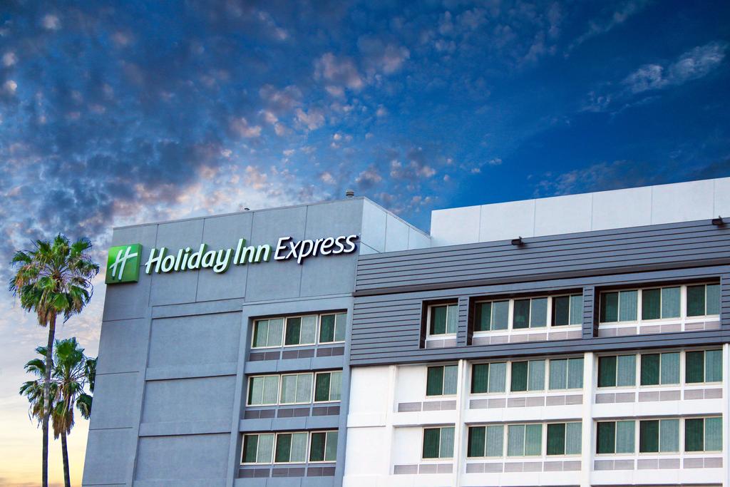 Holiday Inn Express Van Nuys - thumb 3