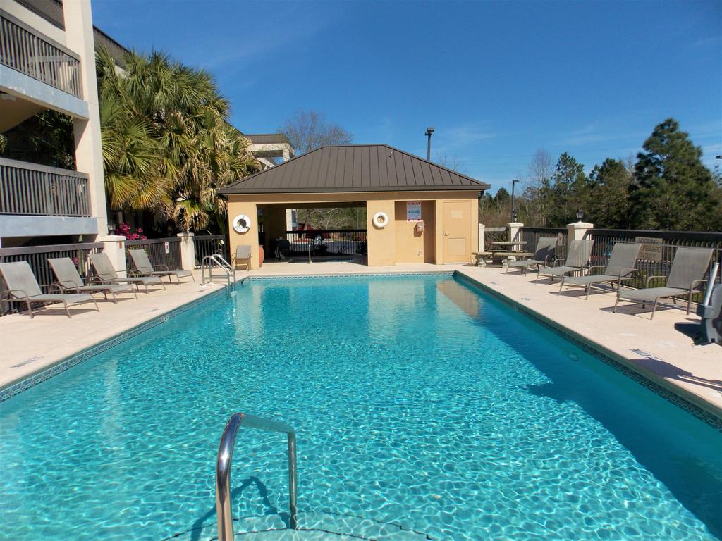 HomeTown Inn & Suites - thumb 1