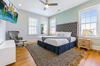Hosteeva Luxury 5 BR Urban Retreat with Balcony  Pool in the heart of New Orleans Accommodation Rooms