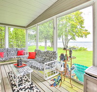 Houghton Lake House with Fire Pit - 2 Mi to Trails! - Accommodation Rooms