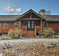 Huge Log Cabin with Deck - 5 Mins to Table Rock Lake - Accommodation Rooms