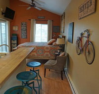 Industrial Old Town Bungalow with Free Cruiser Bikes - Accommodation Rooms