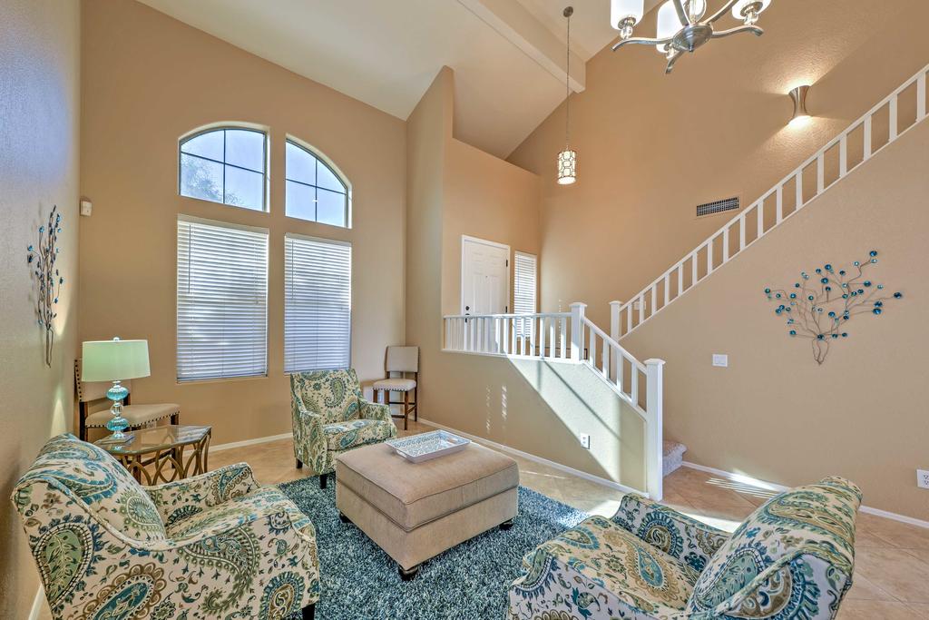 Inviting Surprise Home With Private Pool, Near Golf! - thumb 3