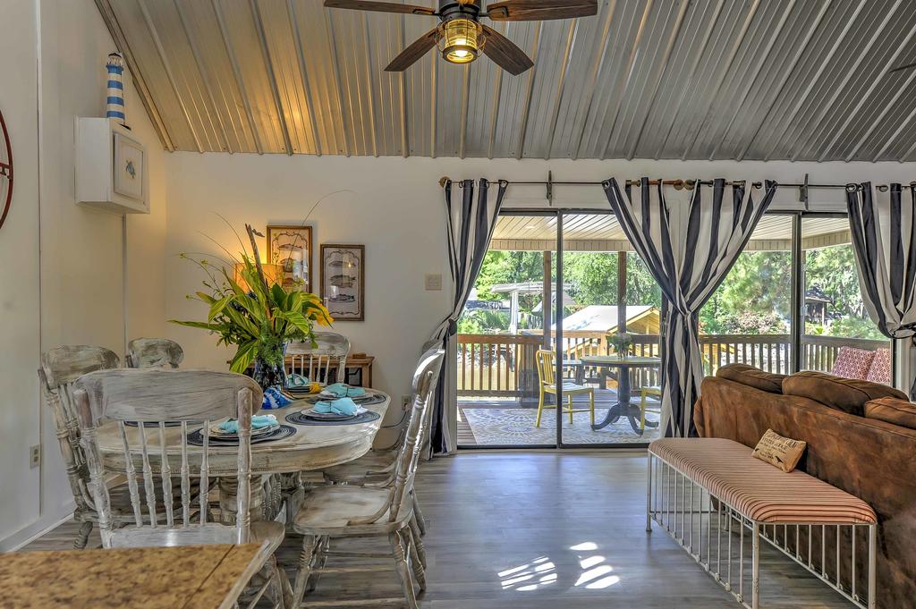 Isle Of Wight  Lances Treehouse W/Backyard&Dock - thumb 3