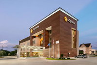 La Quinta Inn  Suites by Wyndham College Station North Accommodation Rooms