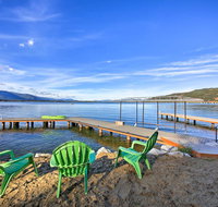 Lakefront Home with Dock and Hot Tub Near Schweitzer - Accommodation Rooms