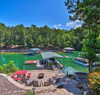 Lakefront Keowee Retreat with Dock about 14 Mi to Clemson - Accommodation Rooms