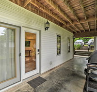 Large Condo with Wraparound Deck Less Than 1Mi to Marina - Accommodation Rooms