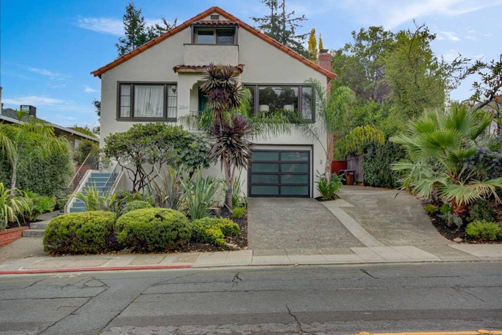 Large Downtown Mill Valley Vintage Home - Fast WIFI - thumb 1