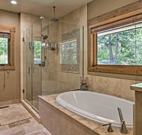 Large Home w/ 4 Master Suites 4.7 Mi to Suncadia - Accommodation Rooms