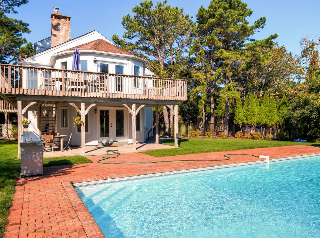 Lavish Southampton House With Private Beach And Pool! - thumb 0