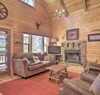 Log Cabin with Mountain Views about 30Mi to Pikes Peak - Accommodation Rooms