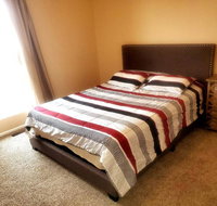 Lovely Space to Rest in a Cozy Queen Bedroom - Accommodation Rooms