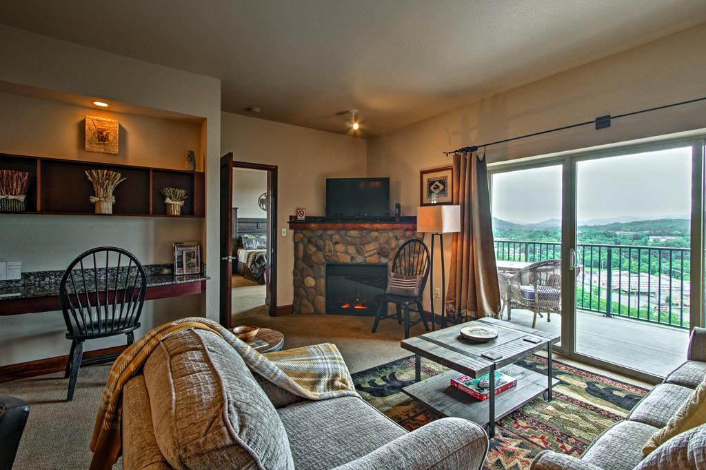 Luxe Pigeon Forge Condo With Resort Pools & Hot Tubs - thumb 0