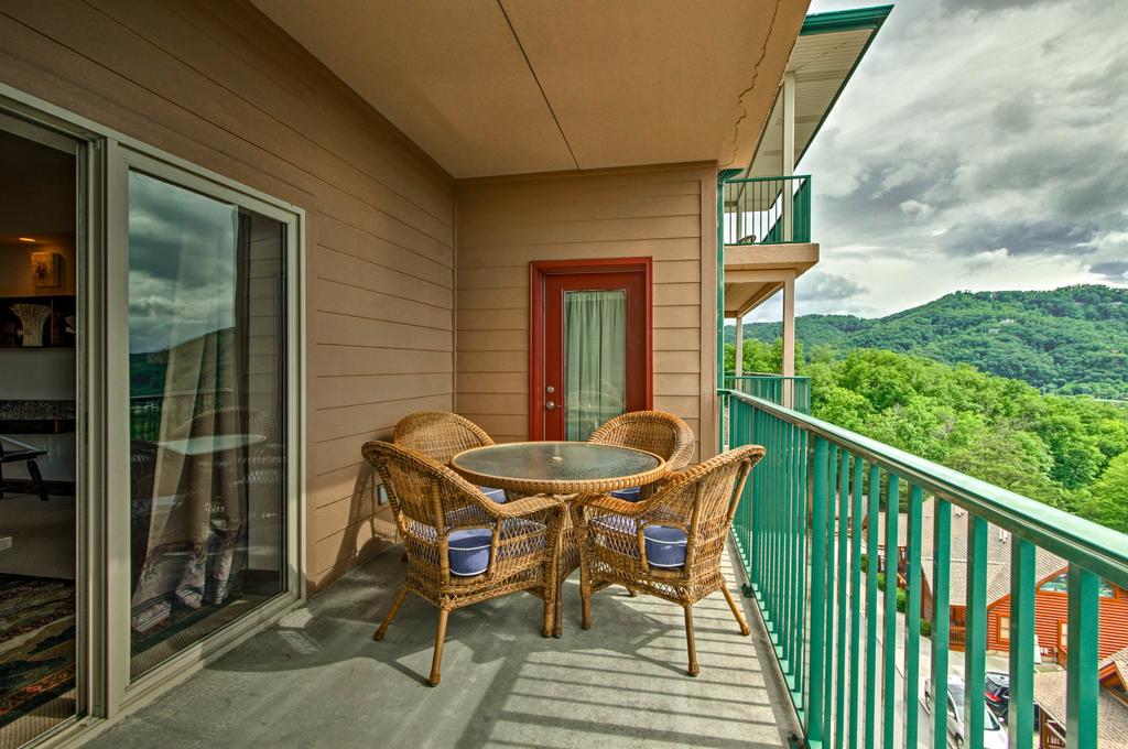 Luxe Pigeon Forge Condo With Resort Pools & Hot Tubs - thumb 1