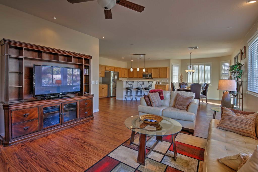 Luxurious Home With Pool, 2 Mi To Surprise Stadium! - thumb 2