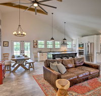 Luxury Hampton Bays Home - Walk to Shinnecock Bay - Accommodation Rooms