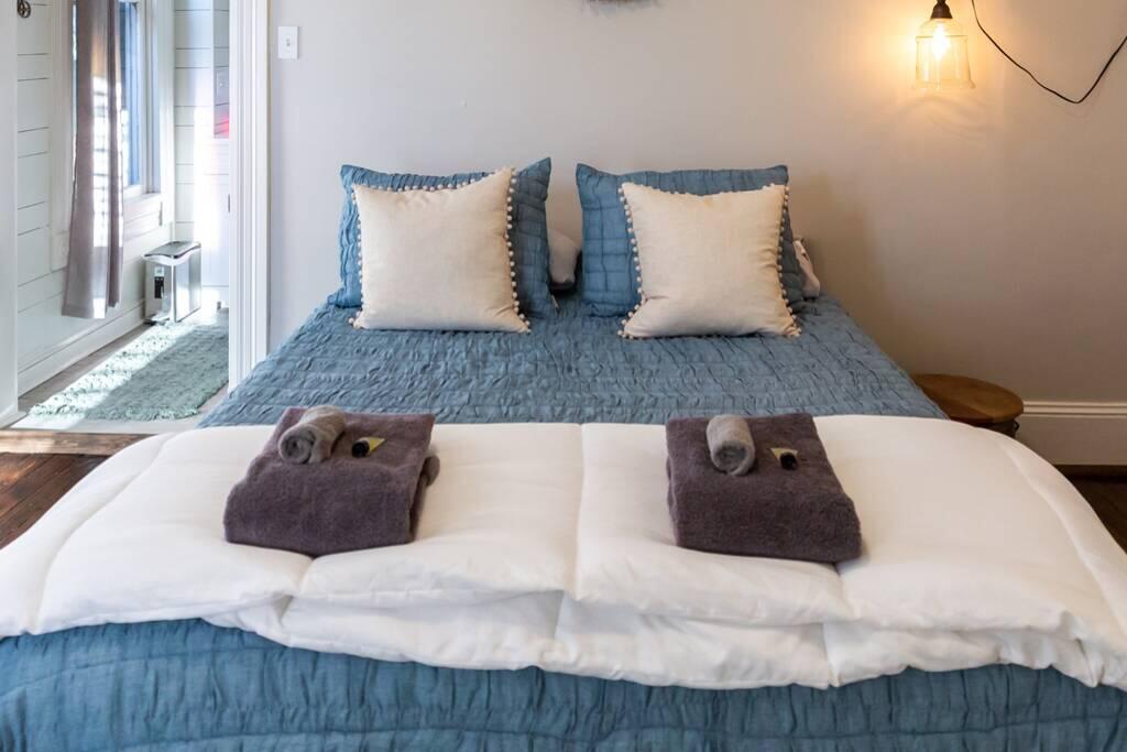 Luxury Living In Historic Downtown Home - thumb 2