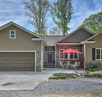 Maggie Valley Home with Hot Tub, Deck & Forest Views - Accommodation Rooms