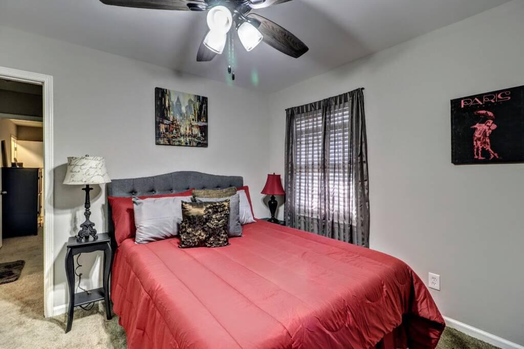 Minutes Away From Six Flags Sg - thumb 3