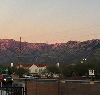 Modern Home with Mtn View Patio, 9 Mi to Tucson - Accommodation Rooms