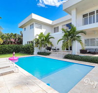 Modern Luxurious Beach Retreat-5 Br with/pool - Accommodation Rooms