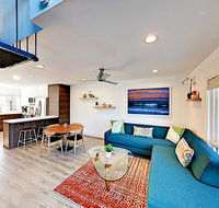 Modern Mountain-View Condo 1 Block to Beach condo - Accommodation Rooms