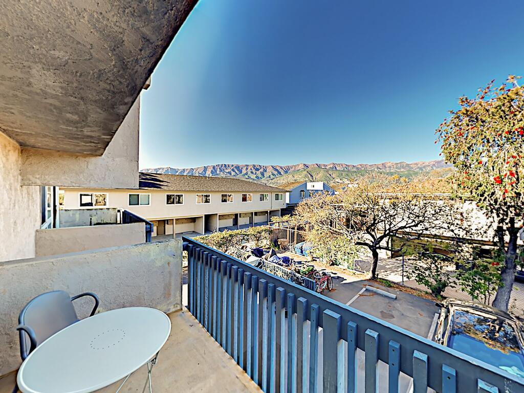 Modern Mountain-View Condo, 1 Block To Beach! Condo - thumb 1