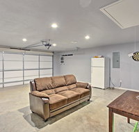 Modern Retreat with Gas Grill - Walk to Lake Texoma - Accommodation Rooms