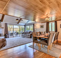 Modern-Rustic Riverfront with Decks On 3 Levels - Accommodation Rooms